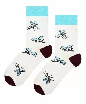 По чорапи – Комарите атакуват