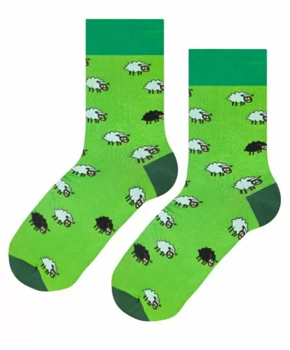 По чорапи – „Броя овце… и заспивам“ 🐑💤