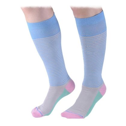Три четвърти чорапи на тесни раета