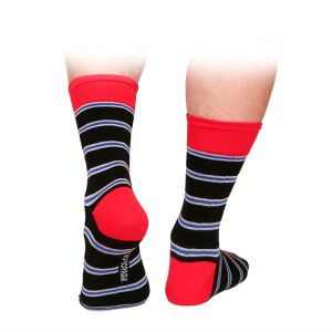 Черни чорапи с цветни раета
