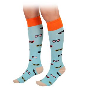 Три четвърти чорапи със слънчеви очила